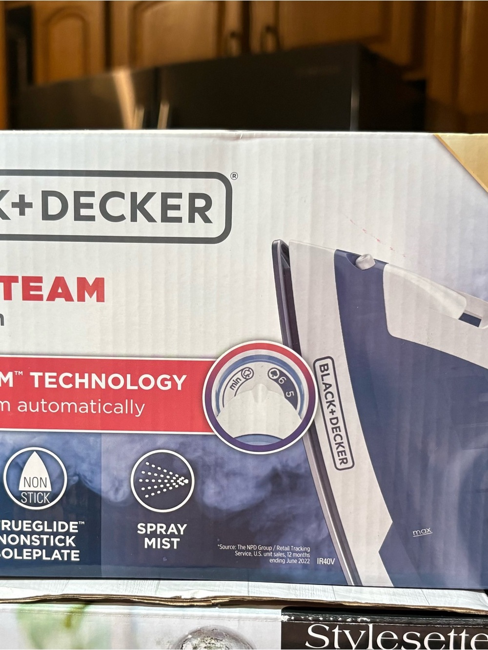 Black & Decker Blue and White Steam Iron - Smart Steam